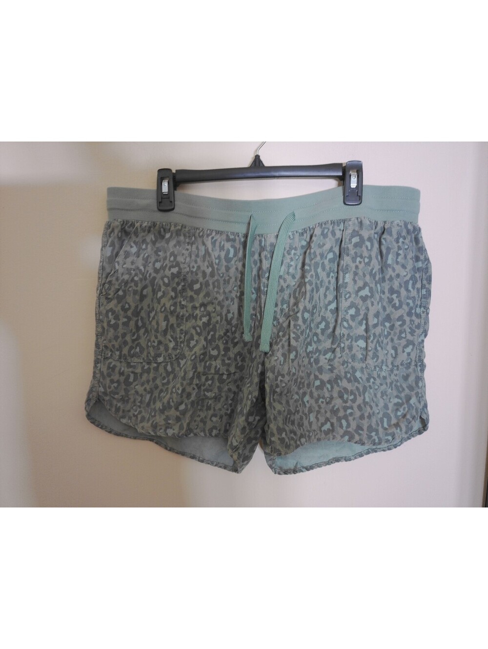 Maurices Womens Shorts Size 16W Green Leopard Cotton Lyocell Drawstring Casual
